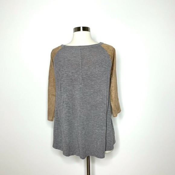 Chloe K Top Suede Sleeves Gray Tan - Picture 3 of 7